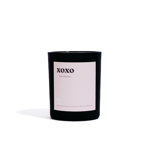 XOXO - شمعة برائحة الخوخ والمغنوليا 160 جم
